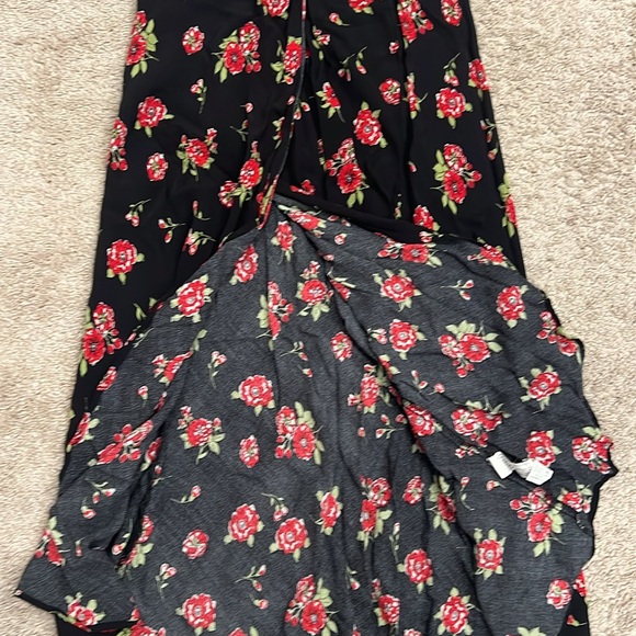 Woman’s skirt - Picture 2 of 3